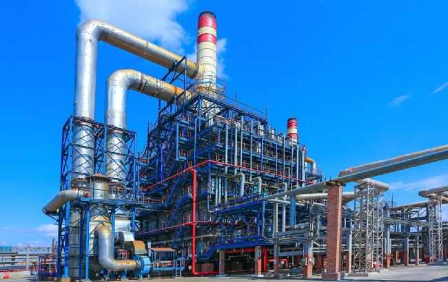 В российском Орске из-за прорыва дамбы остановился НПЗ