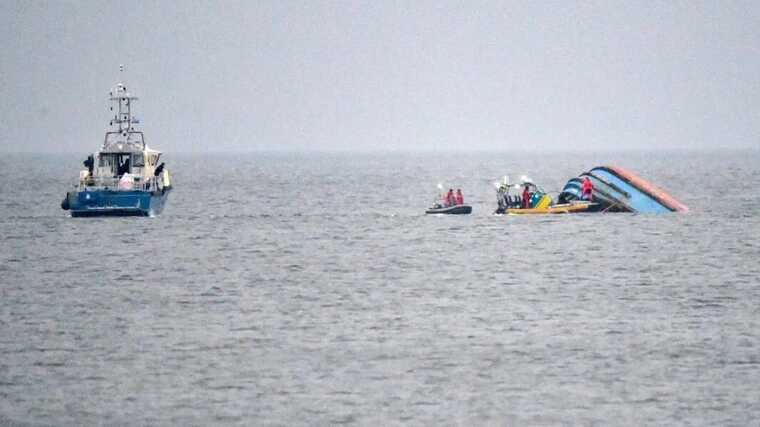 Возле Мозамбика затонул паром: погибли более 90 человек