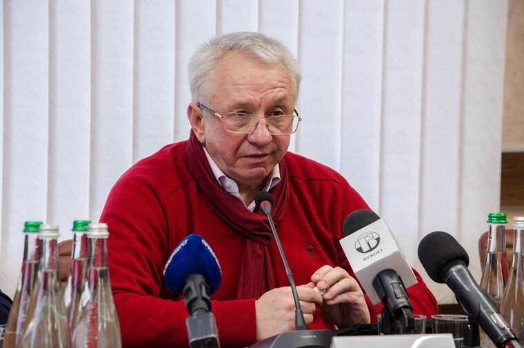 Нардеп від "Батьківщини" Кучеренко заснув у прямому ефірі