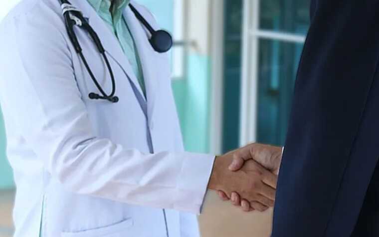 РФ через брак персоналу набирає некваліфікованих лікарів з Африки