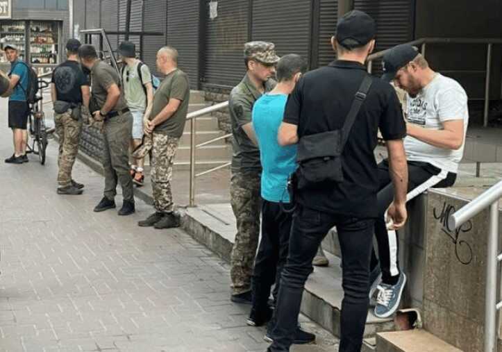 Мінкульт оголосив список, кого можна бронювати від призову