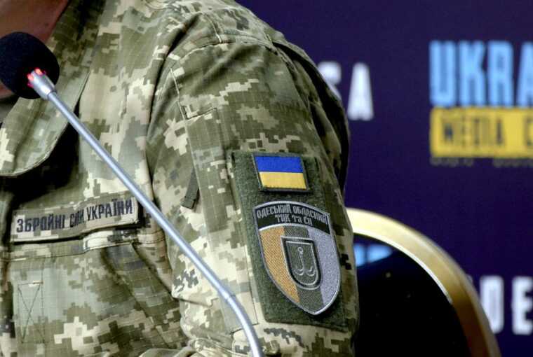 Мужчинам за границей хотят разрешить дистанционно обновлять данные в ТЦК