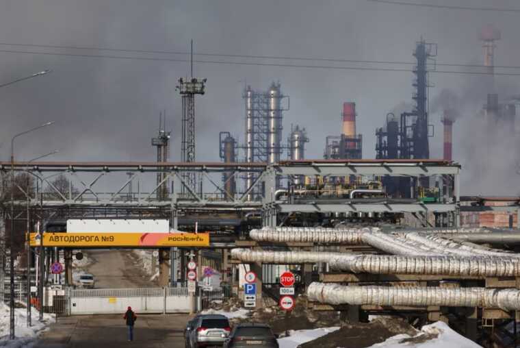 Ллойд Остін повідомив, що США закликають Україну не атакувати російські НПЗ