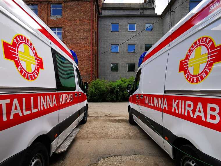 Естонія планує надіслати Україні ще п’ять машин швидкої допомоги