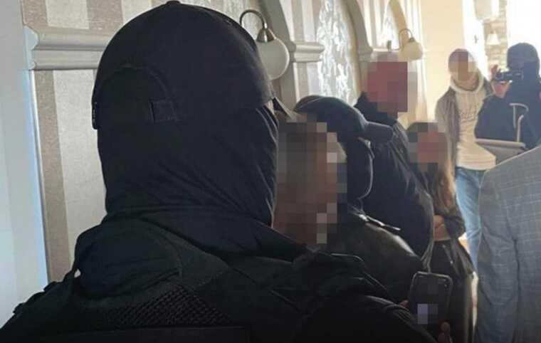 СБУ та НАБУ викрили схему розкрадання коштів, виділених на закупівлю пального