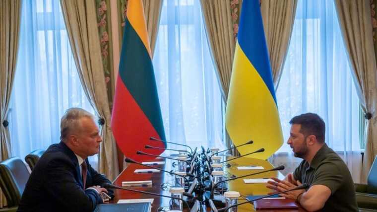 Зеленський у Литві обговорив із Науседою потреби у зброї і посилення ППО