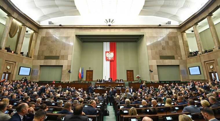 Сейм Польщі почав обговорення проєктів про лібералізацію абортів