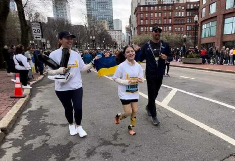 На Бостонському марафоні 12-річна українка на протезах здолала дистанцію 5 кілометрів