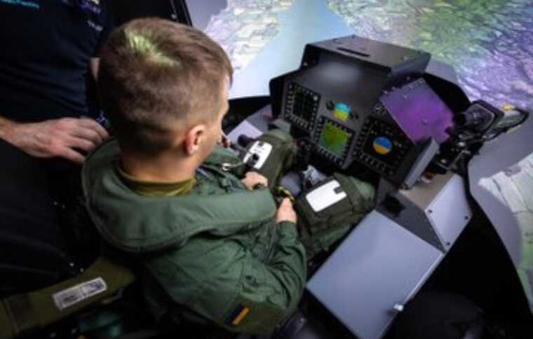 Під керівництвом ВПС Великої Британії завершили навчання перші українські пілоти