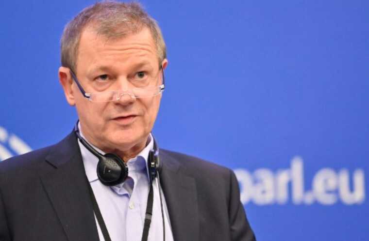 Після критики у фаворитизмі новий представник фон дер Ляєн відмовився від посади