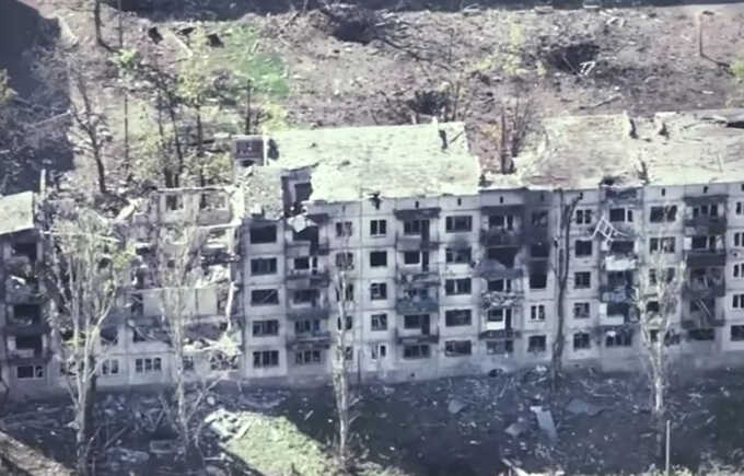 Военные показали кадры из разрушенного Часова Яра