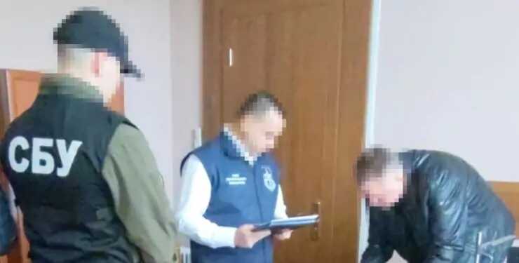 Чиновнику Полтавської облради загрожує ув’язнення: з’їздив у "відрядження" не до тієї країни