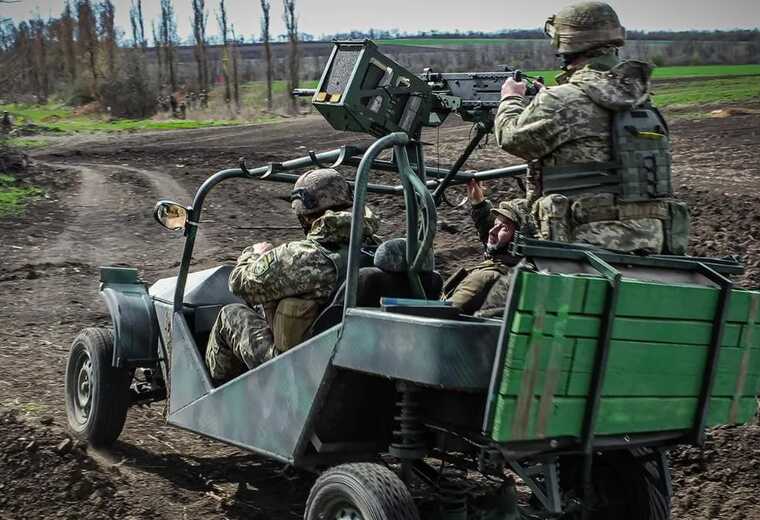 У ЗСУ показали застосування автомобілів багі на фронті