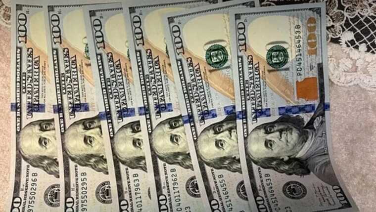 Украинцы могут получить фальшивые доллары: где мошенники распространяли подделки