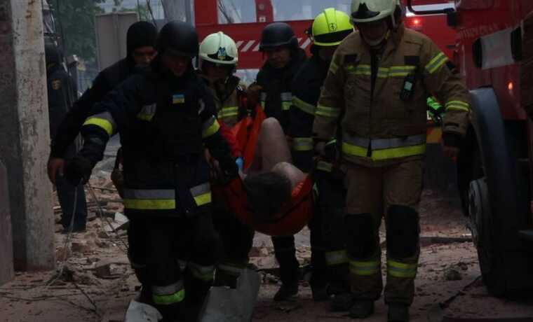 У Мережі опубліковано перші хвилини після ракетного удару РФ по Дніпру