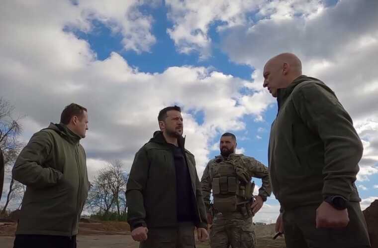 Зеленский в Донецкой области провел совещание по безопасности и защите людей