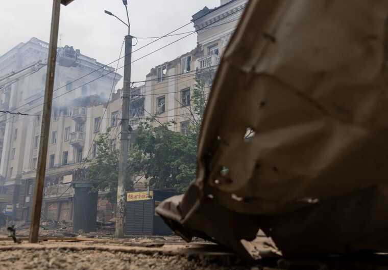 В Нацполиции показали кадры первых минут после вражеского удара по Днепру