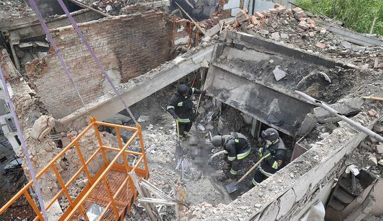 In Dnipro, a womans body was recovered from the rubble of a high-rise building