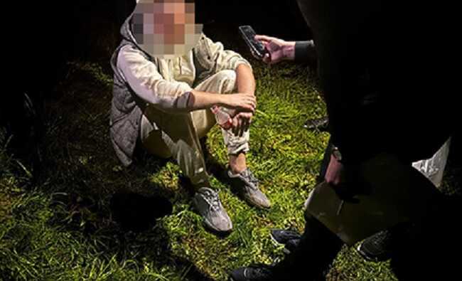 In the Lviv region, an official helped draft dodgers escape from Ukraine for 30 thousand dollars