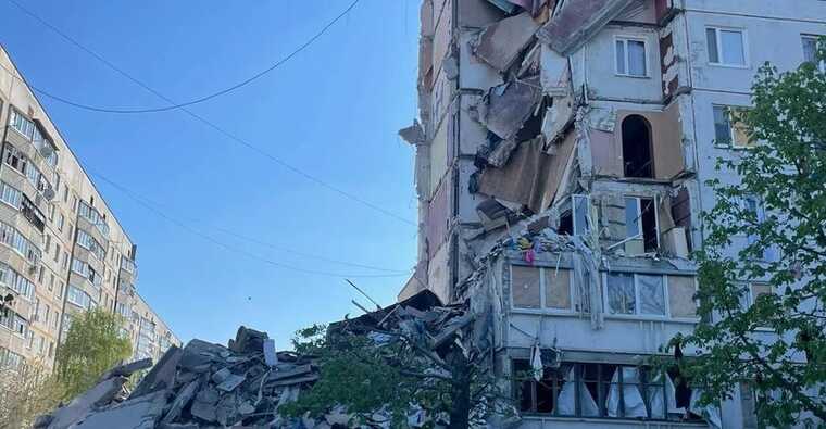 ВС РФ утром ударили по многоэтажке в Волчанске: есть погибший и пострадавшая