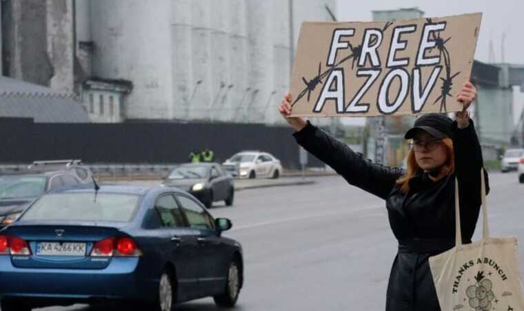 У Києві провели акцію на підтримку полонених захисників України: "Ми не маємо забути"