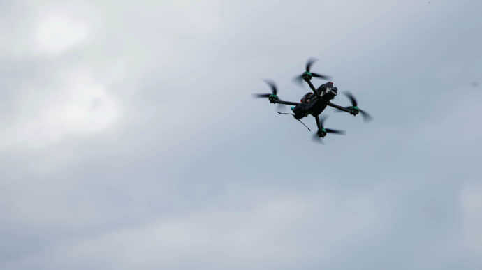 Окупант за допомогою підручних засобів намагався відбитися від українського FPV-дрона