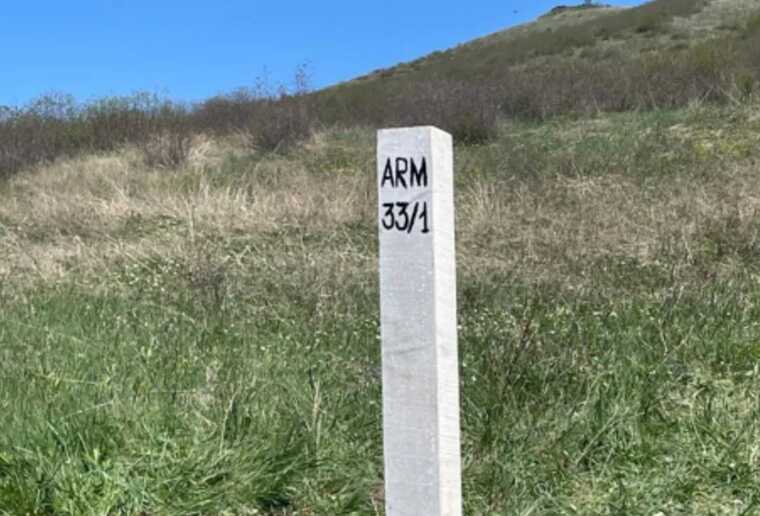 Азербайджан и Армения установили первый согласованный пограничный столб