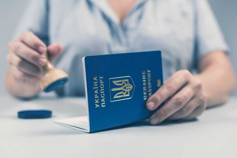 Ukrainian men of mobilization age will not be able to obtain passports abroad