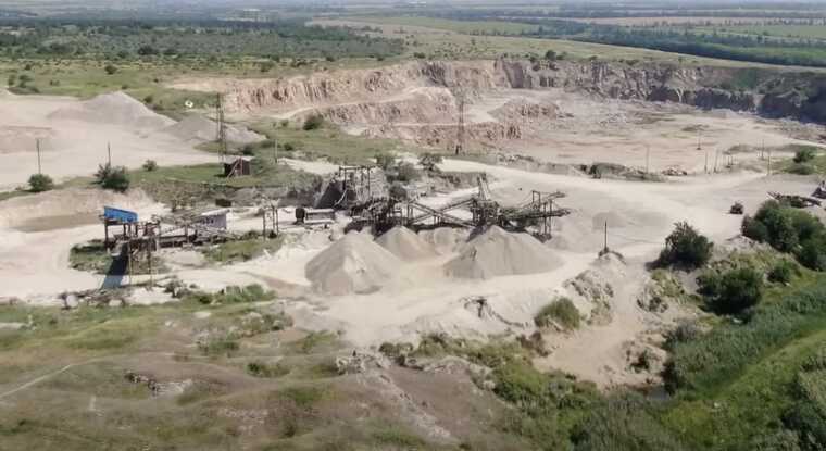 Російські мародери та українські корисні копалини