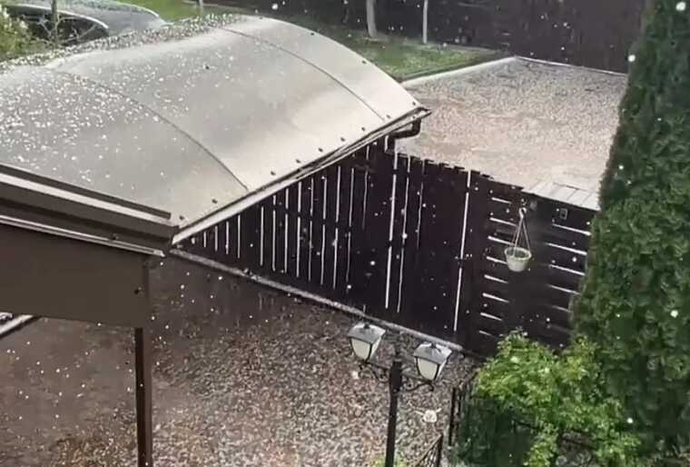 Київ та область накрила сильна гроза із градом