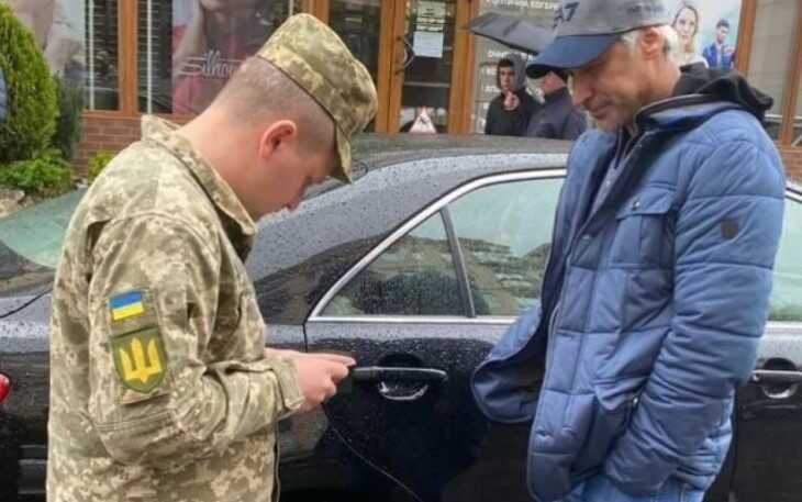 Чи заберуть житло та авто чоловіків, якщо вони не оновлять військово-облікові дані