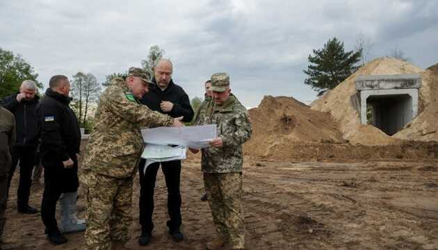 Шмыгаль проверил на Волыни фортификационные сооружения