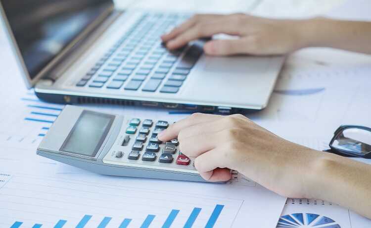 Українці зобов’язані заповнити декларації та доплатити податки до 1 травня