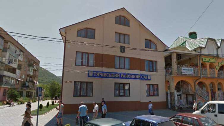 В Закарпатье суд освободил от наказания предпринимателя: пьяным напал на полицейских