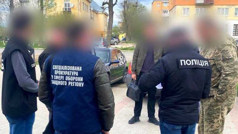 Bribes for illegal travel abroad reached 500 thousand hryvnia, - prosecutor’s office