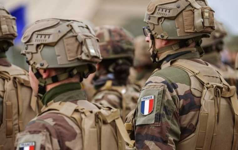 У Франції звільнили з армії двох солдатів, засуджених за гомофобний напад