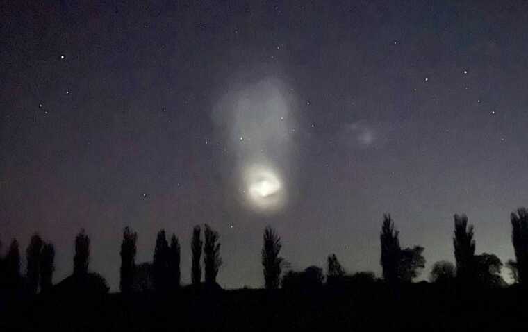 Украинцы заметили в небе «таинственные объекты»: эксперты рассказали, что это