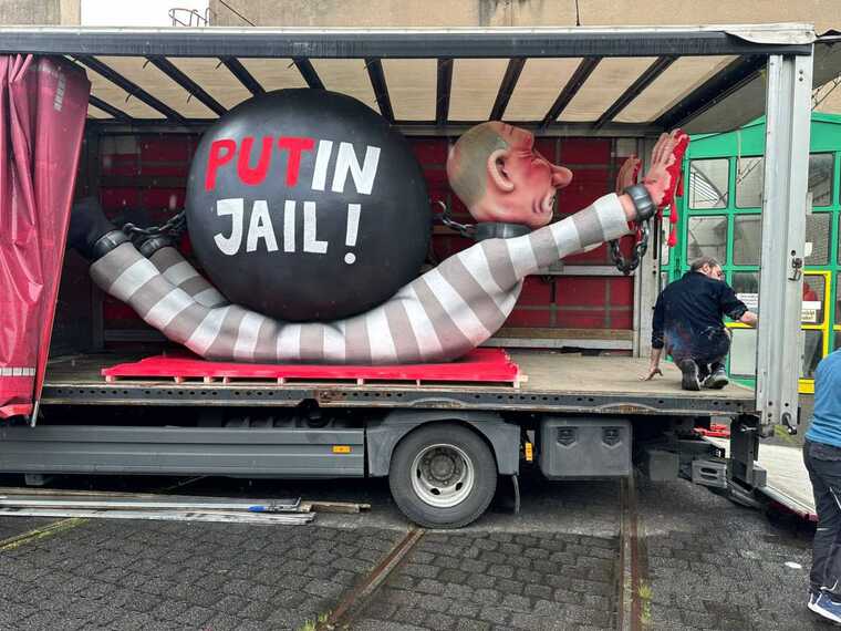 У Гаазі проходить акція "В’язниця, а не Кремль"