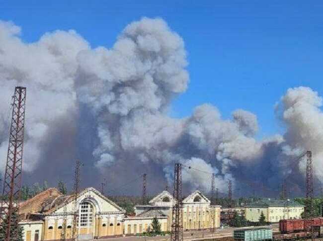 A large fire is reported in Lyman, Donetsk region