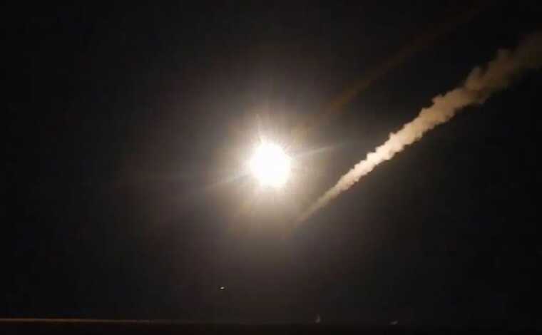 У Мережі публікують кадри нічних прильотів по російському Бєлгороду