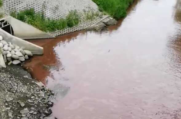 У Польщі палає полігон з відходами: хімікати потрапили у місцеву річку