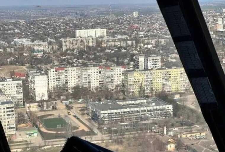 У Мережі показали, як виглядає лівобережжя окупованого Маріуполя: сотні будинків стоять напівзруйновані