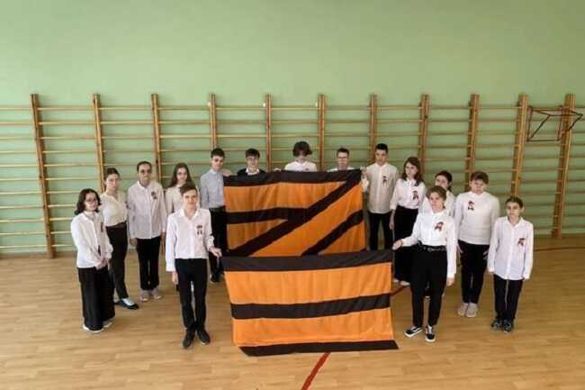 У ЗМІ розповіли, як російські загарбники зомбують українських дітей на окупованих територіях