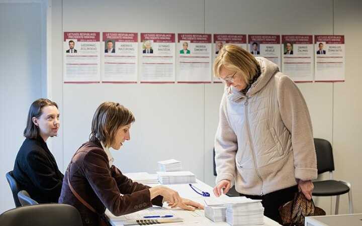 У Литві стартували президентські вибори та референдум