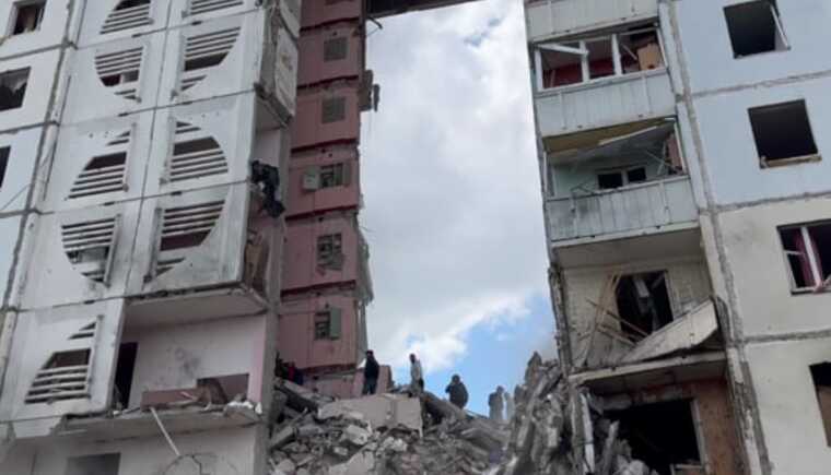 Влучання ракети чи чергова провокація: Що відомо про обвал будинку в Бєлгороді