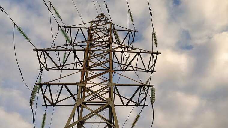 Ukraine today attracted emergency supplies of electricity from Poland, Romania and Slovakia