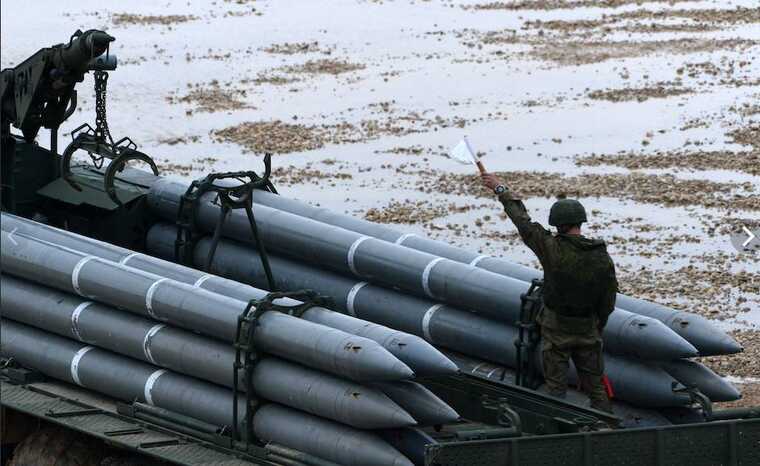 Северная Корея могла поставлять РФ снаряды для РСЗО