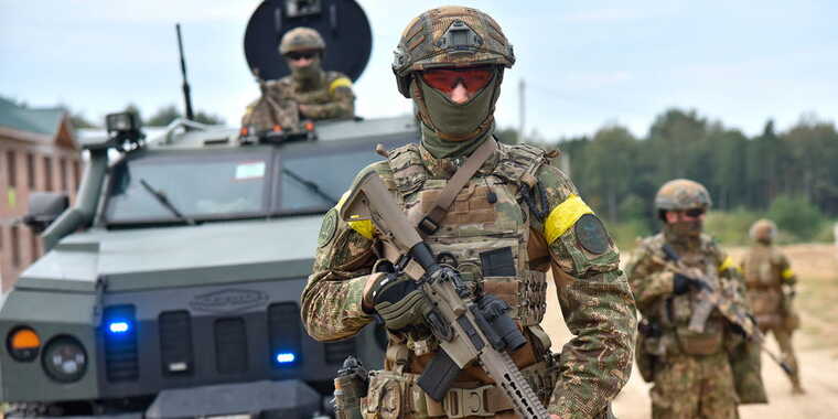 Ukrainian soldiers showed the moment of destruction of a tank with occupiers near Avdiivka