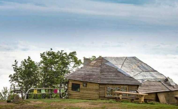 Власниця чайної на Закарпатті опублікувала гомофобне оголошення про пошук працівників