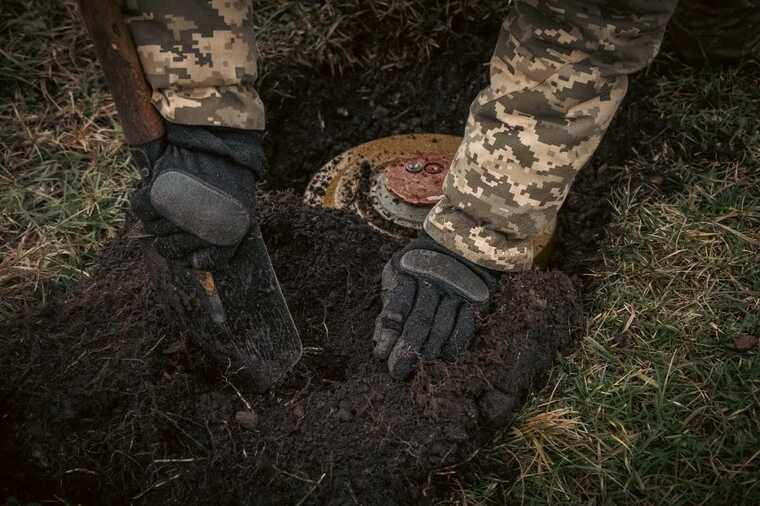 AFUs engineers massively mined the approaches to the defensive lines of Kharkiv, - General Staff